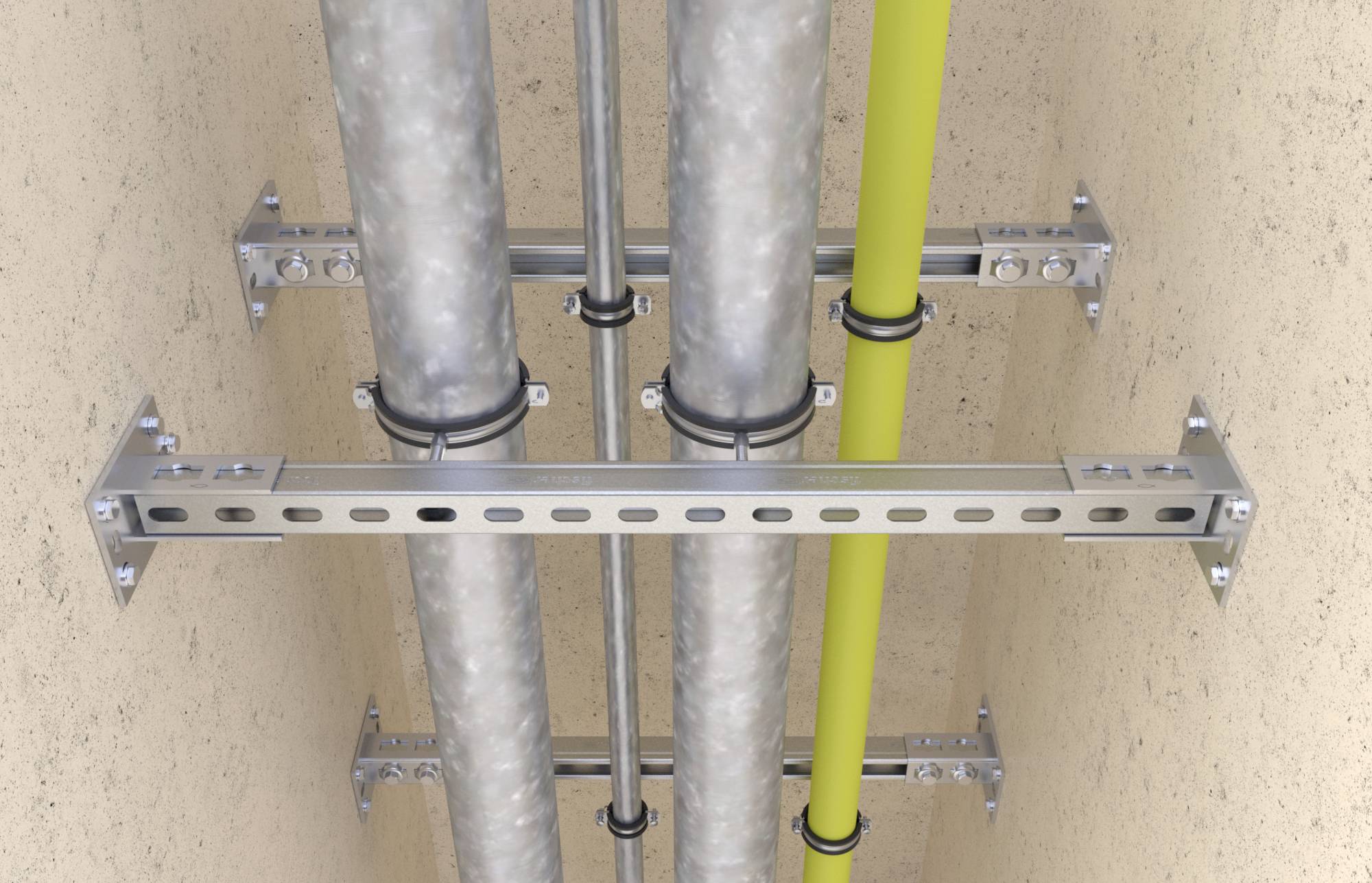 Diversi tubi, tra cui uno giallo, sono fissati a supporti metallici in un tunnel per garantire un'installazione stabile.