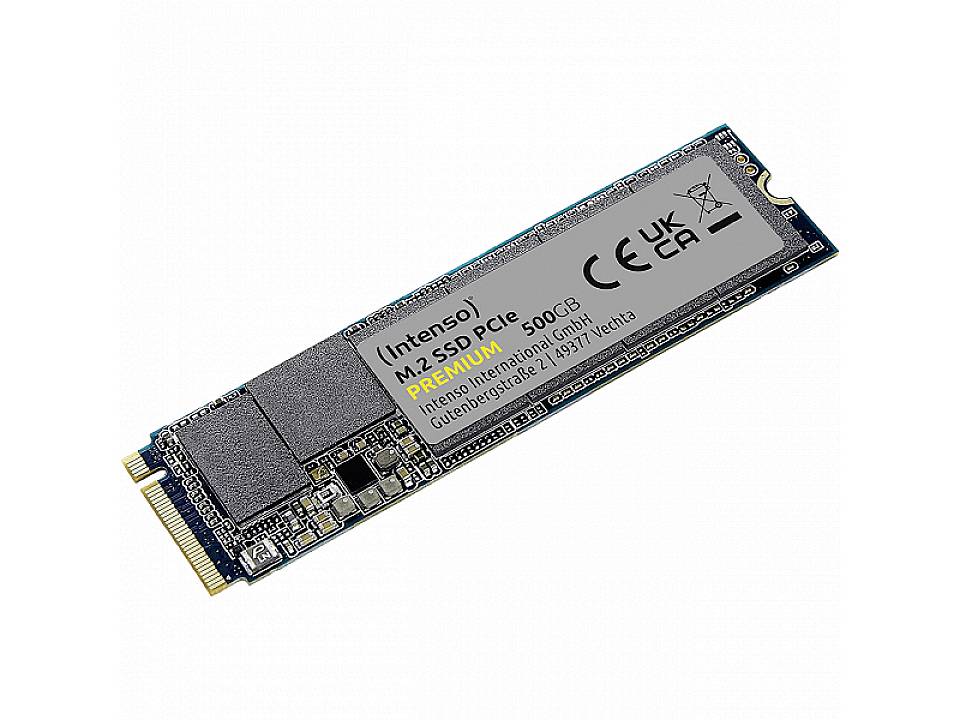 Un SSD M.2 'Intenso' da 500 GB di capacità, etichettato come 'Premium', mostra il logo per la certificazione CE e UKCA.
