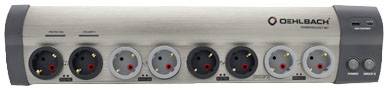 Multipresa con otto prese e due interruttori, per collegare più dispositivi elettrici. Marca 'Oehlbach'.