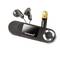 Lettore MP3 nero di Intenso con display, accanto auricolari e una batteria.