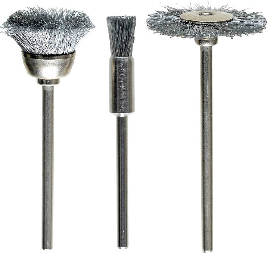 Tre diversi spazzole metalliche per trapano: una spazzola rotonda, una conica e una cilindrica.