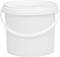 Un secchio di plastica bianco, rotondo, con manico, probabilmente utilizzato per il trasporto o lo stoccaggio di liquidi o materiali.