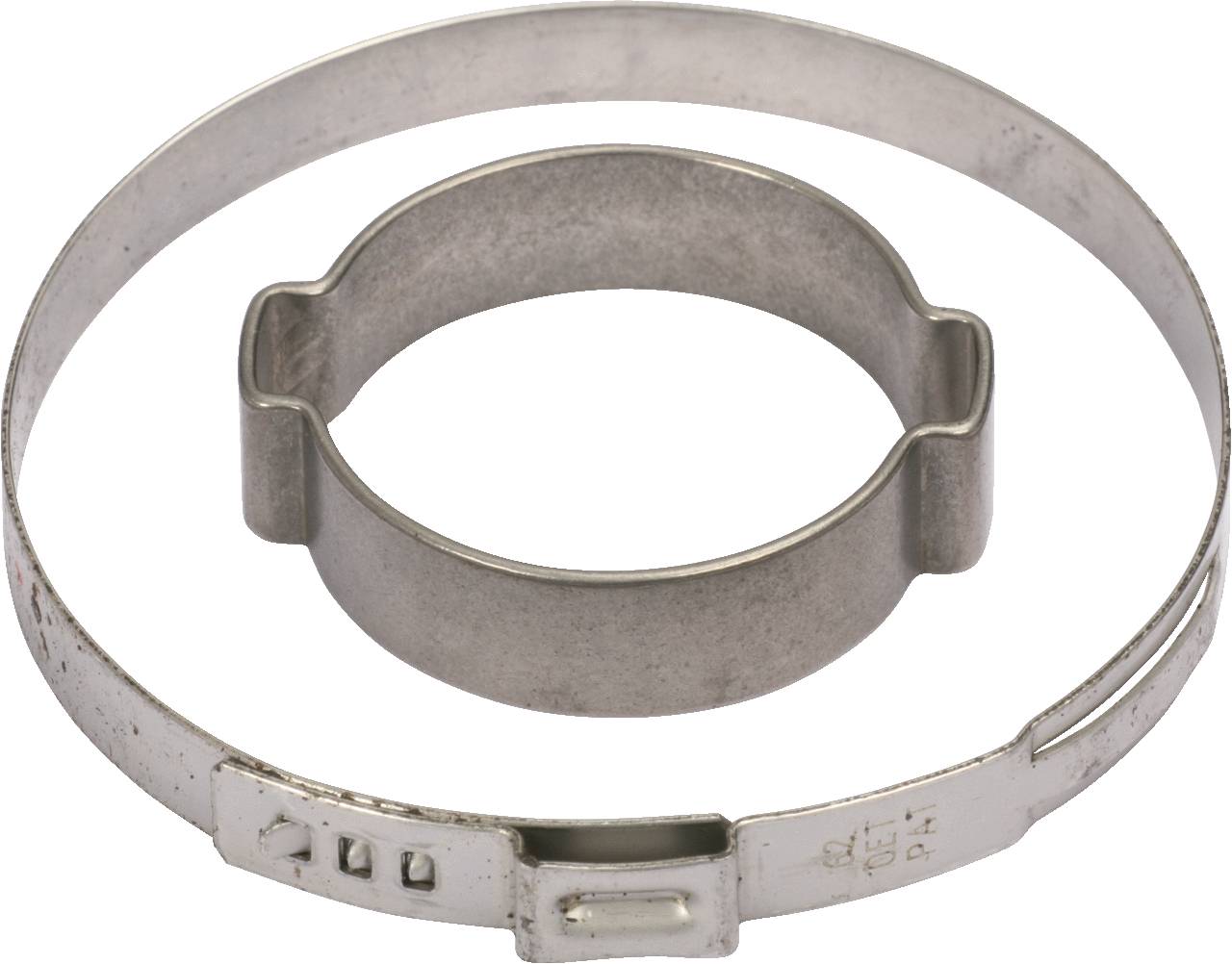 Morsetto a nastro metallico e morsetto per tubi in acciaio inossidabile, su sfondo bianco. Adatto per fissaggi di tubi e connessioni di condutture.