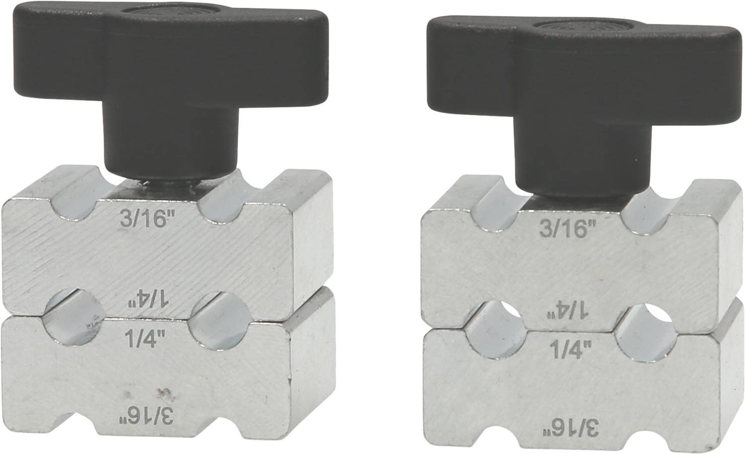Due fascette stringitubo in argento con impugnature nere di rotazione, ciascuna contrassegnata con le misure: '3/16"', '1/4"' e '3/16"'.