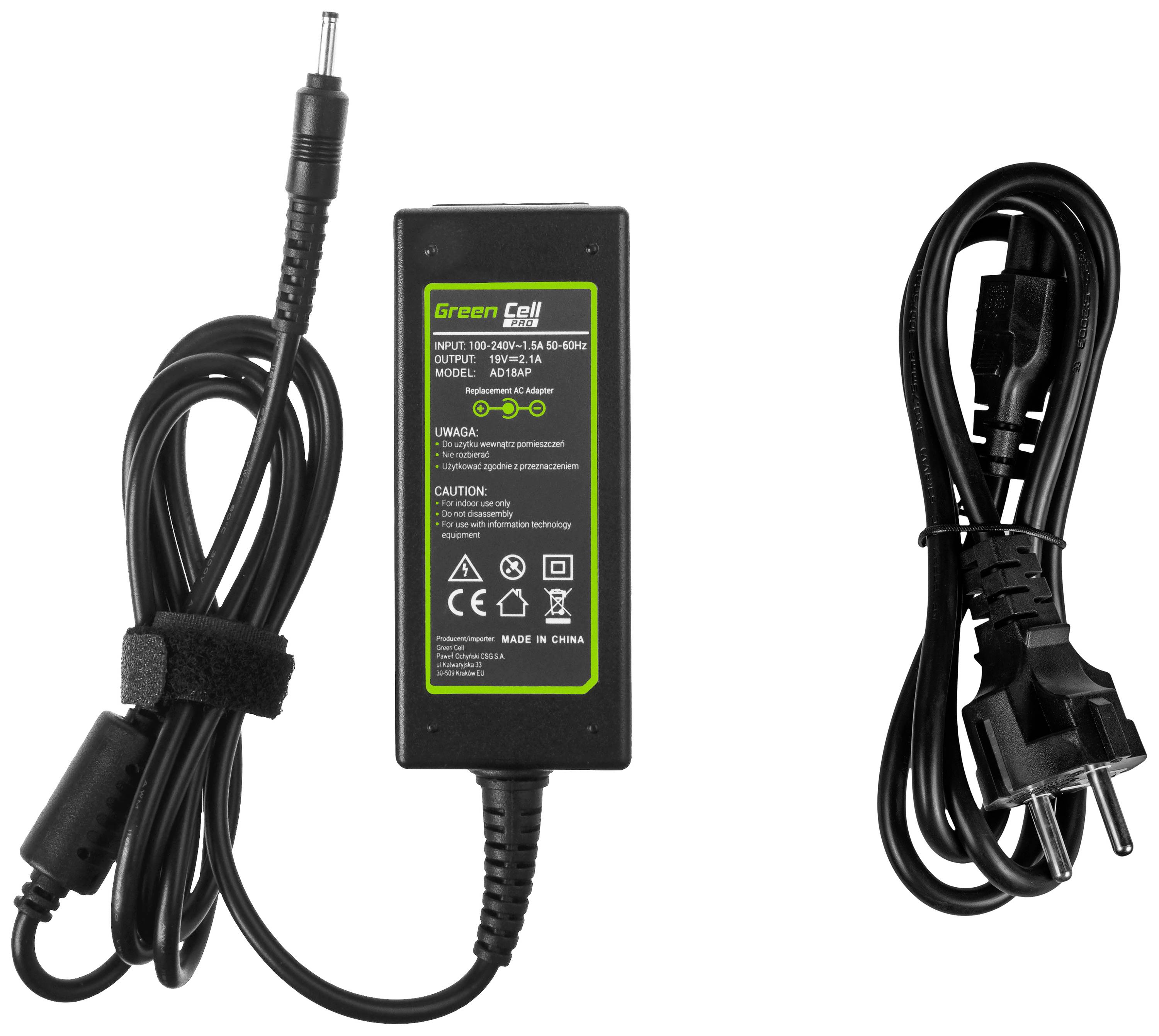 Alimentatore con cavi: a sinistra un cavo DC con spina, a destra un cavo di alimentazione con spina. Produttore: Green Cell, specifiche sull'etichetta.