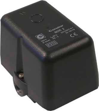 Un interruttore di pressione Condor MDR-2 nero in forma rettangolare, con marchio CE, verificato da KEMA.