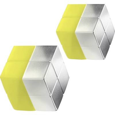 Due cubi di Rubik con lati gialli e argento che giacciono sfalsati l'uno sull'altro.
