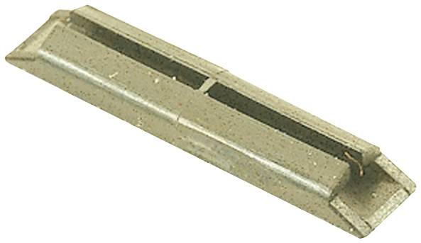 Un singolo coltello da lama sta in piedi in verticale. Ha una lama di metallo e un supporto robusto e rettangolare.