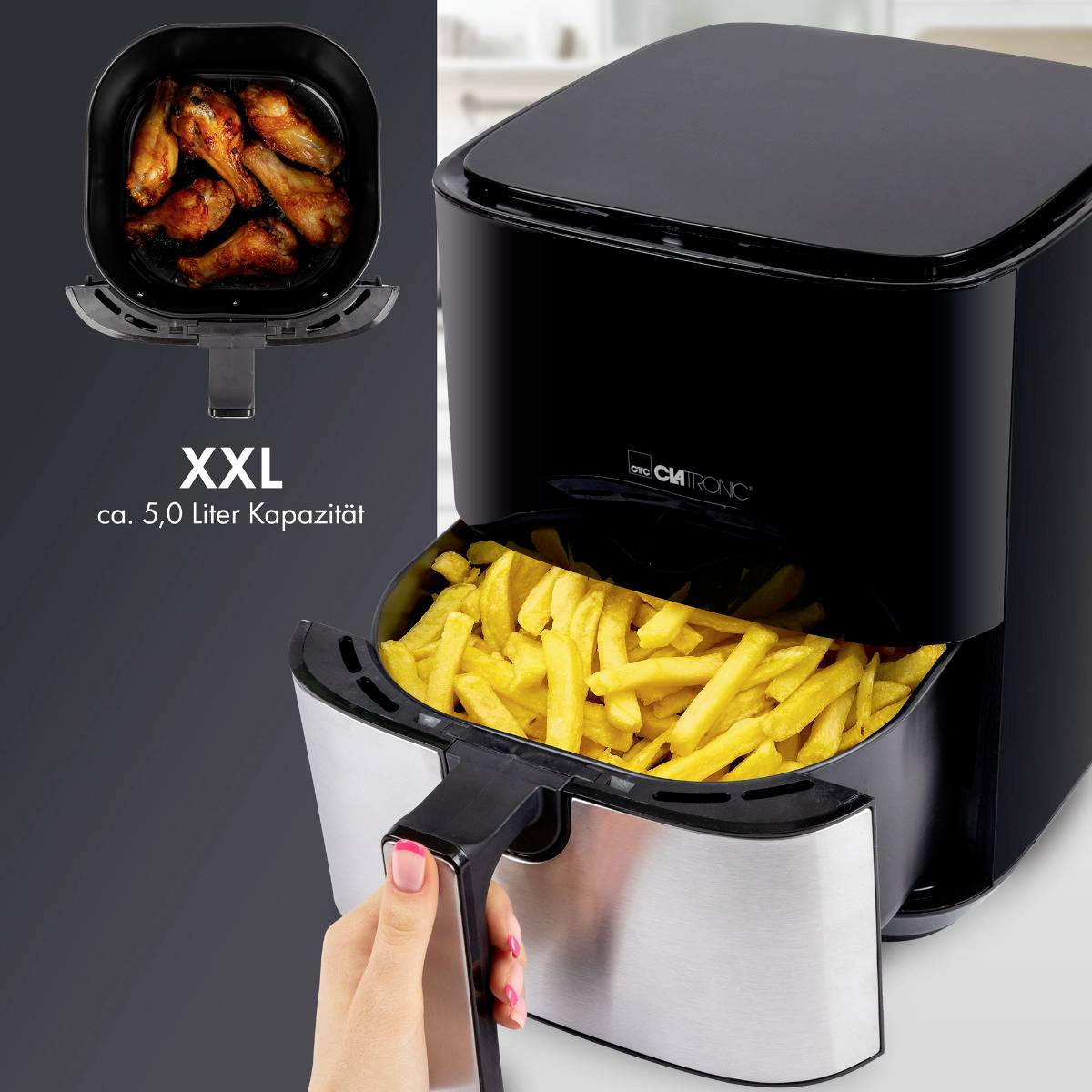 Una friggitrice ad aria XXL con cassetto estratto pieno di patatine fritte e un'immagine di ali di pollo, capacità di 5,0 litri.