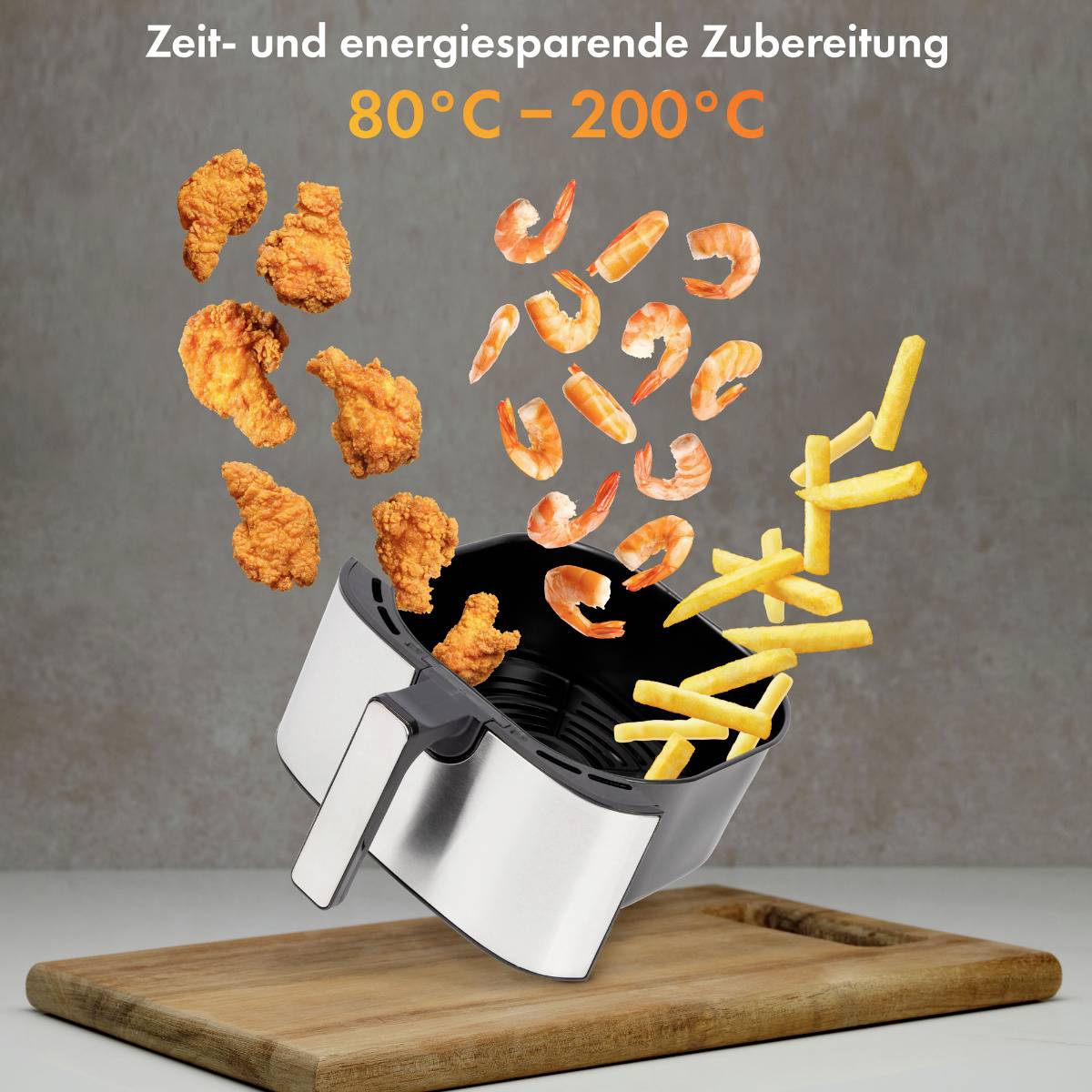 Una friggitrice ad aria calda da cui volano patatine fritte, gamberi e pezzi di pollo, con il testo 'Preparazione che risparmia tempo ed energia 80°C – 200°C'.
