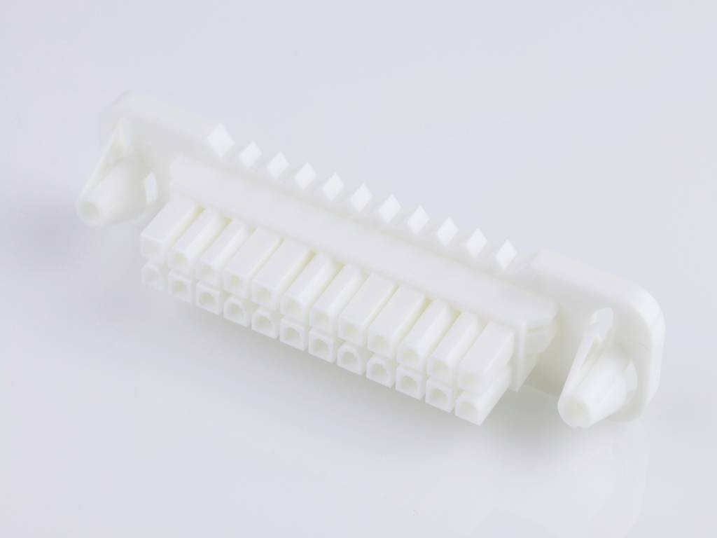 Connettore femmina da incasso (standard) Molex Totale poli 24 Passo: 4.20 mm 15060241 1 pz. Bulk