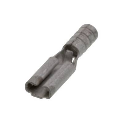 Un connettore metallico rettangolare su sfondo bianco, utilizzato per il collegamento elettrico.