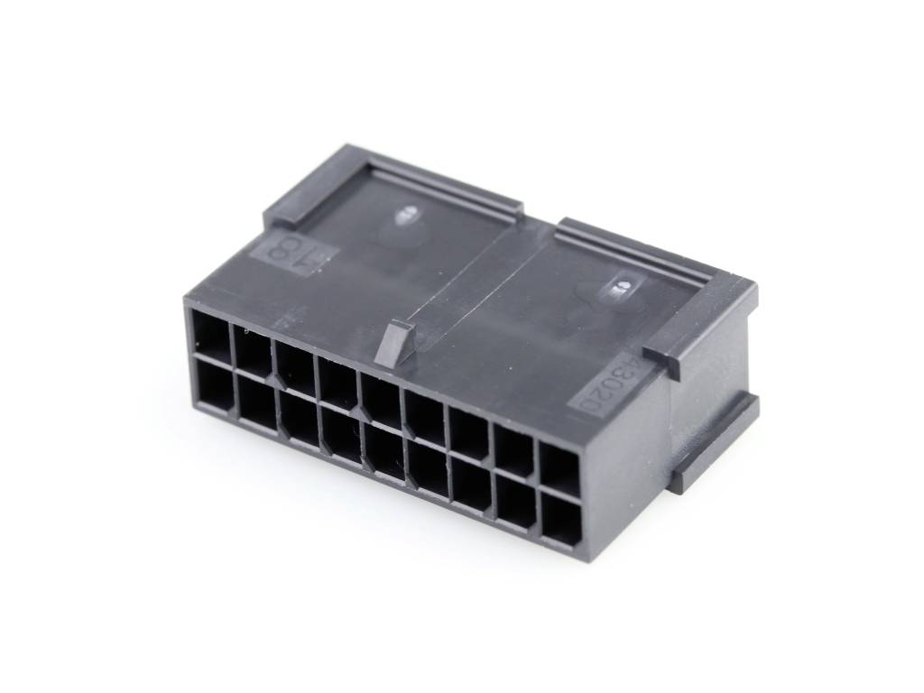 Connettore nero a 18 pin. Utilizzato per connessioni elettroniche, fornisce un'interfaccia per i cavi.