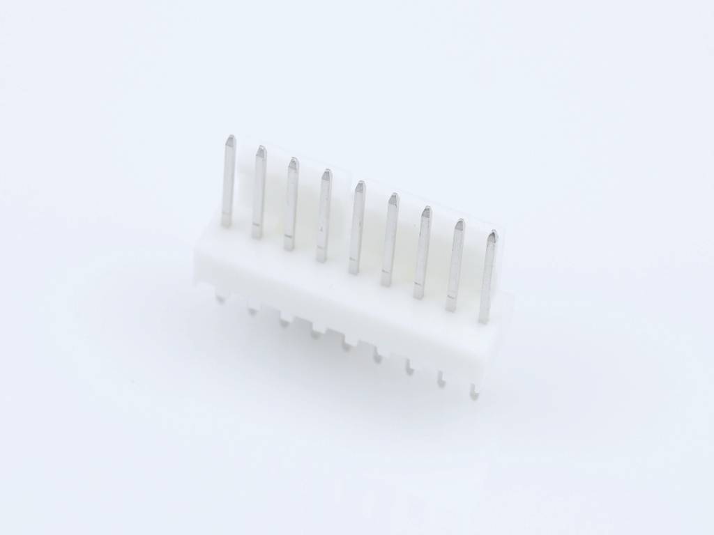 Connettore bianco con 10 pin metallici, su sfondo bianco. Adatto per circuiti elettronici o montaggio su scheda.