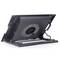 Un supporto per laptop regolabile con ventola integrata, progettato per un raffreddamento migliorato e un utilizzo ergonomico sul posto di lavoro.
