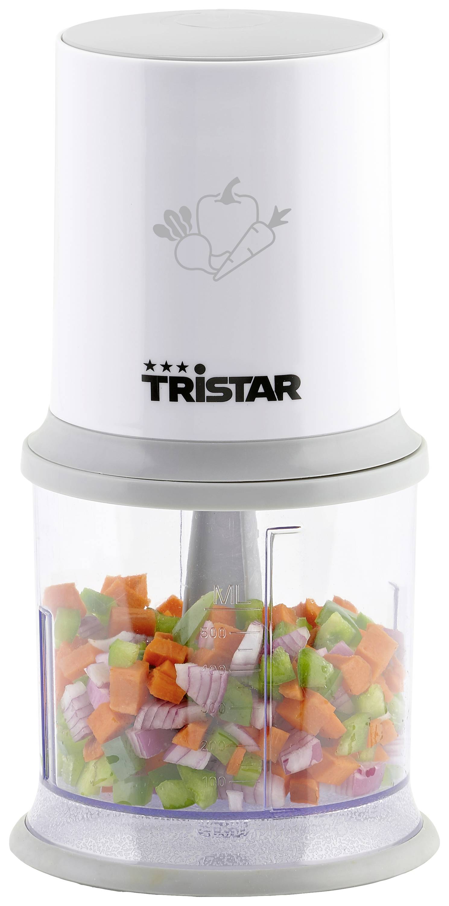Un tritatutto elettrico con contenitore trasparente che taglia carote, cipolle e sedano in piccoli cubetti.
