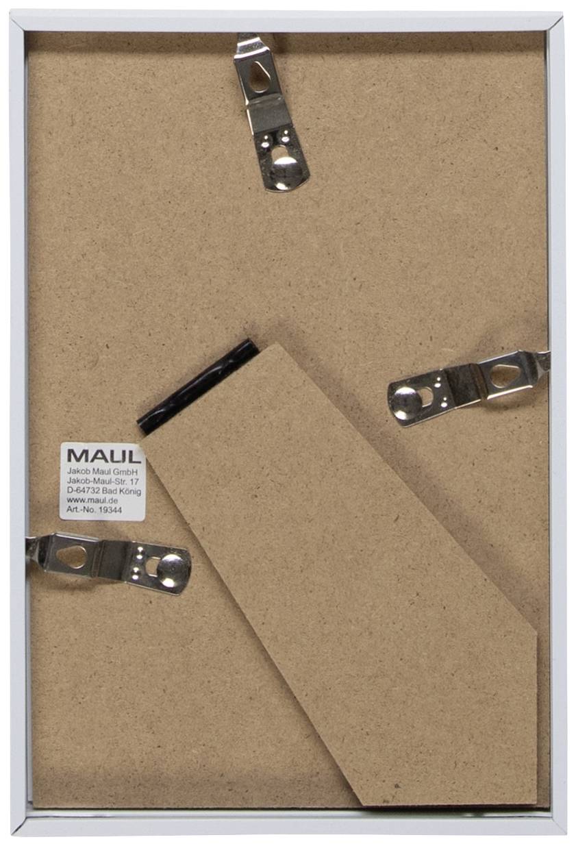 Una cornice portafoto vuota in legno con fermagli metallici per il fissaggio, senza inserimento fotografico. Adatta per essere appesa o messa in piedi.
