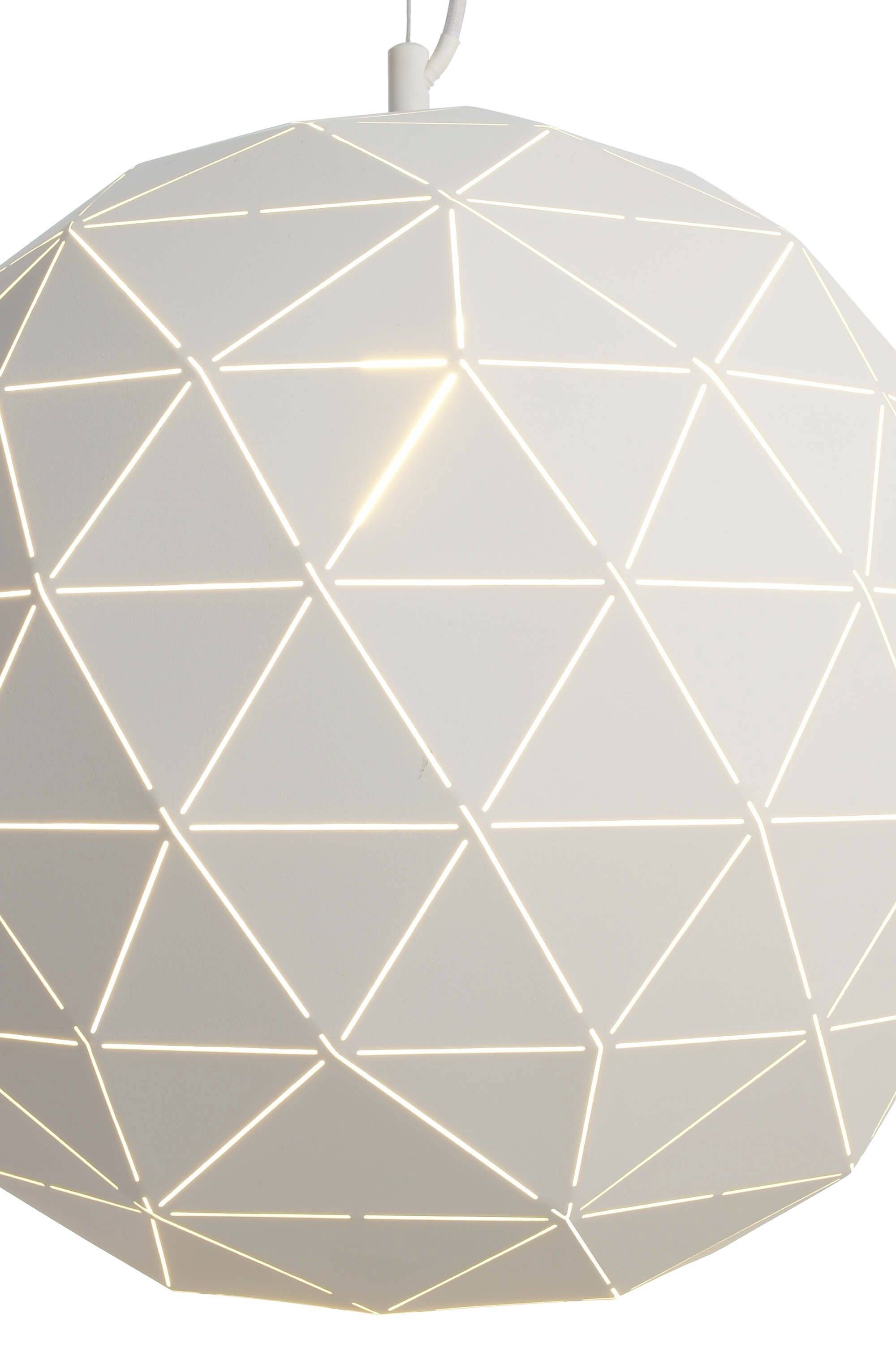 Una lampada a sfera bianca con motivi triangolari attraverso cui la luce trapassa.