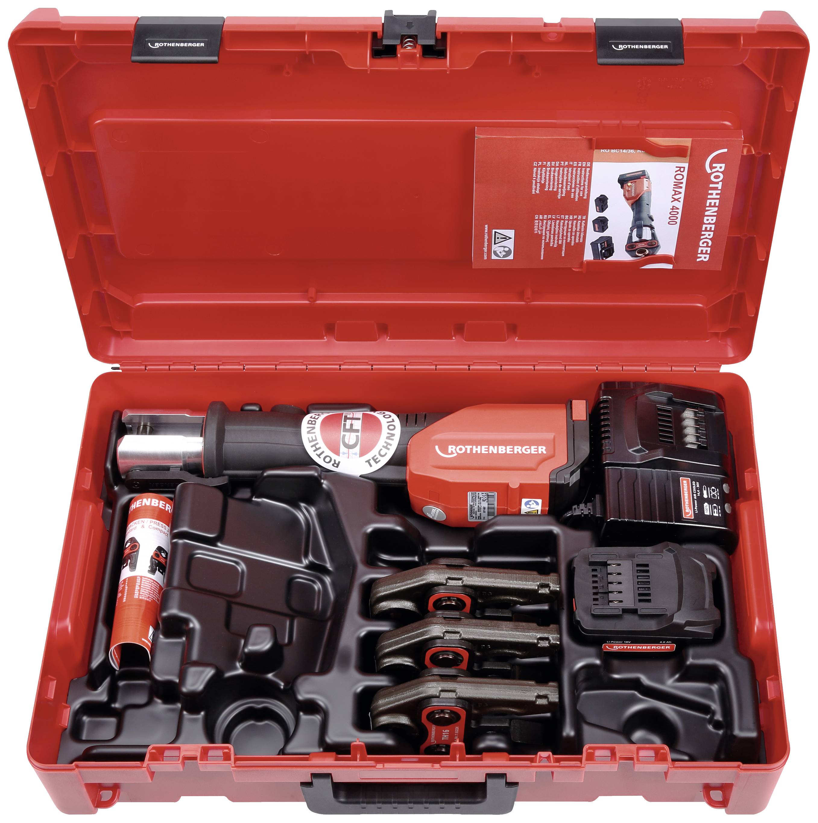 Cassetta degli attrezzi rossa aperta con un utensile elettrico, caricabatterie e accessori, sistemati in scomparti appositamente sagomati.