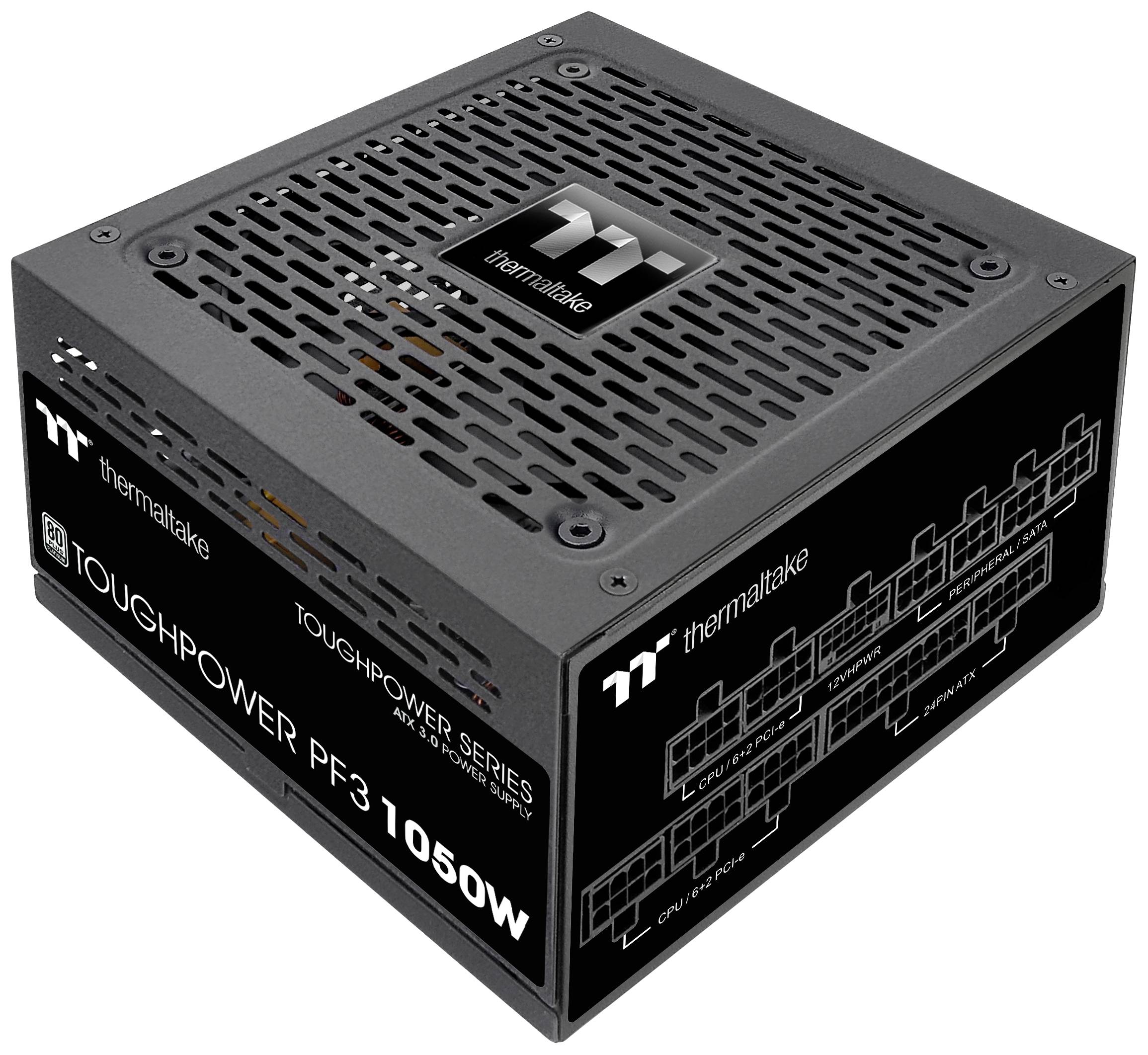 Alimentatore nero per computer con la scritta 'Thermaltake Toughpower PF1 1050W', con fessure di ventilazione e connettori dei cavi visibili.