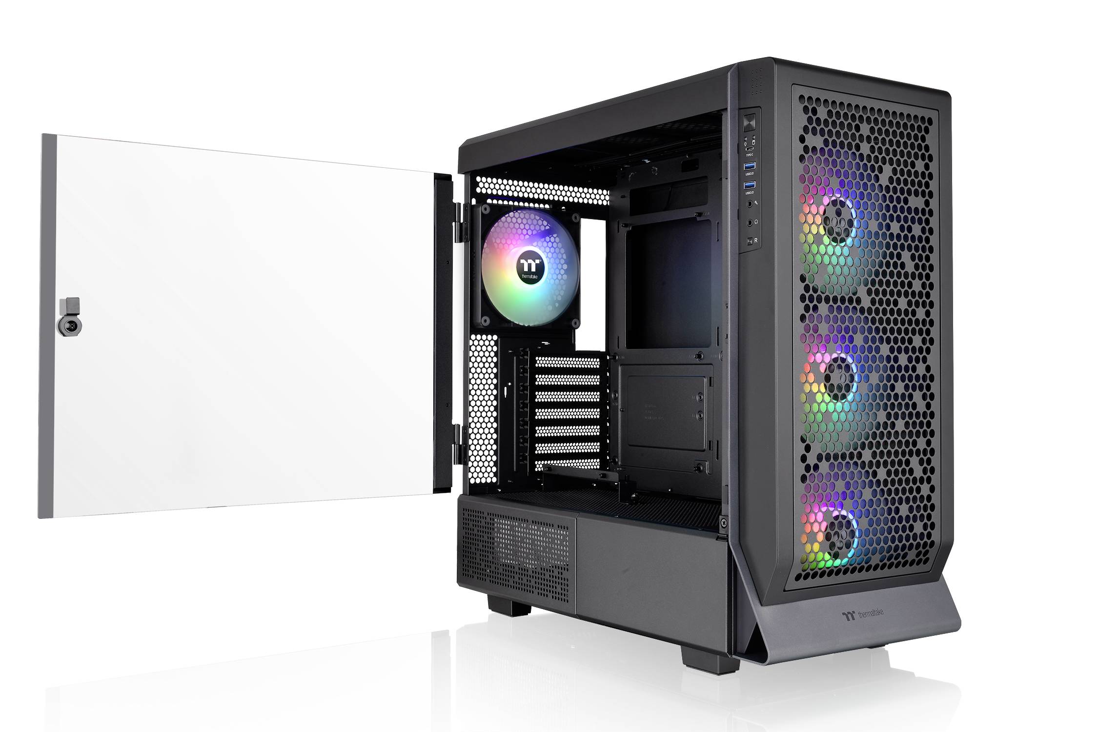 Un case per PC nero con porta in vetro aperta. Ventole RGB visibili e componenti interne, adatto per PC da gaming.