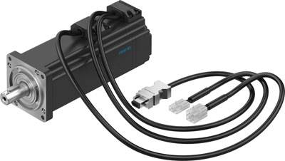 Servomotore elettrico con connessioni via cavo per il controllo e l'alimentazione, idoneo per applicazioni di macchine industriali.