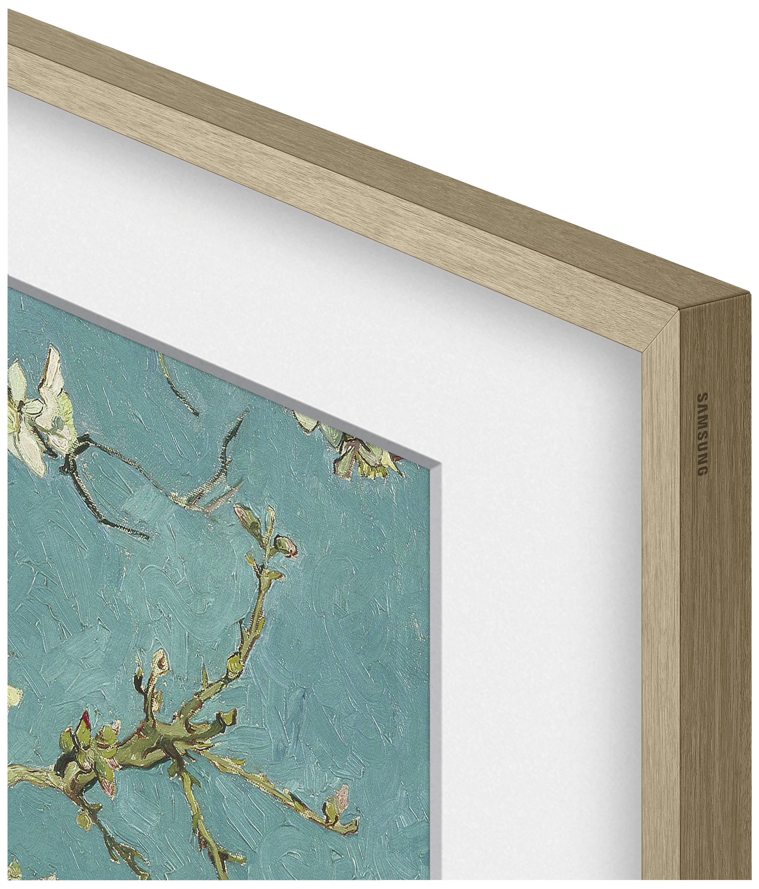 Un'immagine in una cornice di legno elegante mostra un dettaglio di rami fioriti su uno sfondo turchese, ispirata a Van Gogh.
