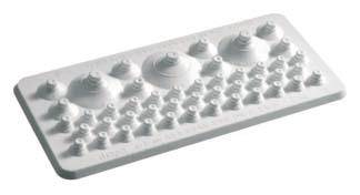 Tappetino antiscivolo bianco con ventose sul lato inferiore, per un utilizzo sicuro nella vasca da bagno o nella doccia.