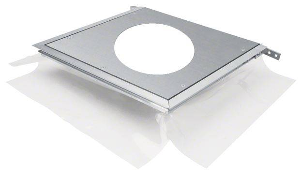 Telaio metallico con ritaglio circolare, circondato da fogli di plastica trasparenti. Probabilmente parte di un sistema di ventilazione.