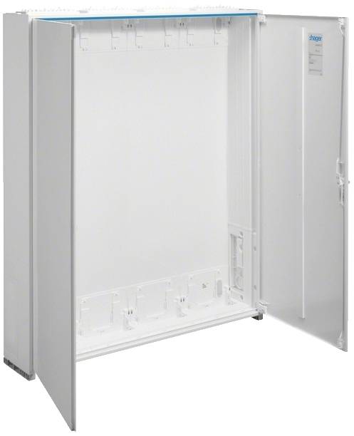Un armadio elettrico aperto, vuoto, con ante bianche e interno, pronto per l'installazione di componenti elettrici.