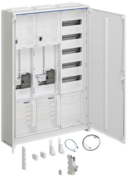 Un quadro elettrico aperto con diversi scomparti e componenti elettrici. Sul pavimento sono presenti vari cavi e elementi di connessione.
