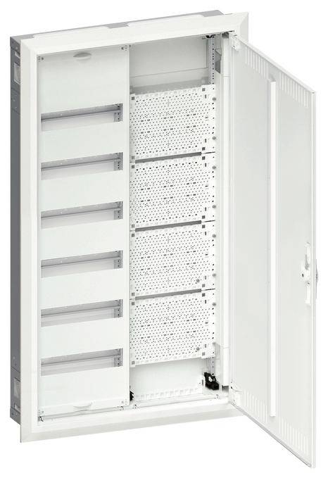 Armadio elettrico bianco aperto con diversi alloggiamenti vuoti per componenti elettrici, privo di cablaggio visibile.