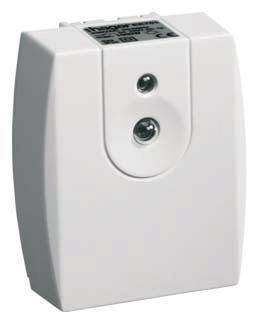Un sensore elettrico bianco con due elementi circolari al centro. Utilizzato per il monitoraggio delle condizioni ambientali.