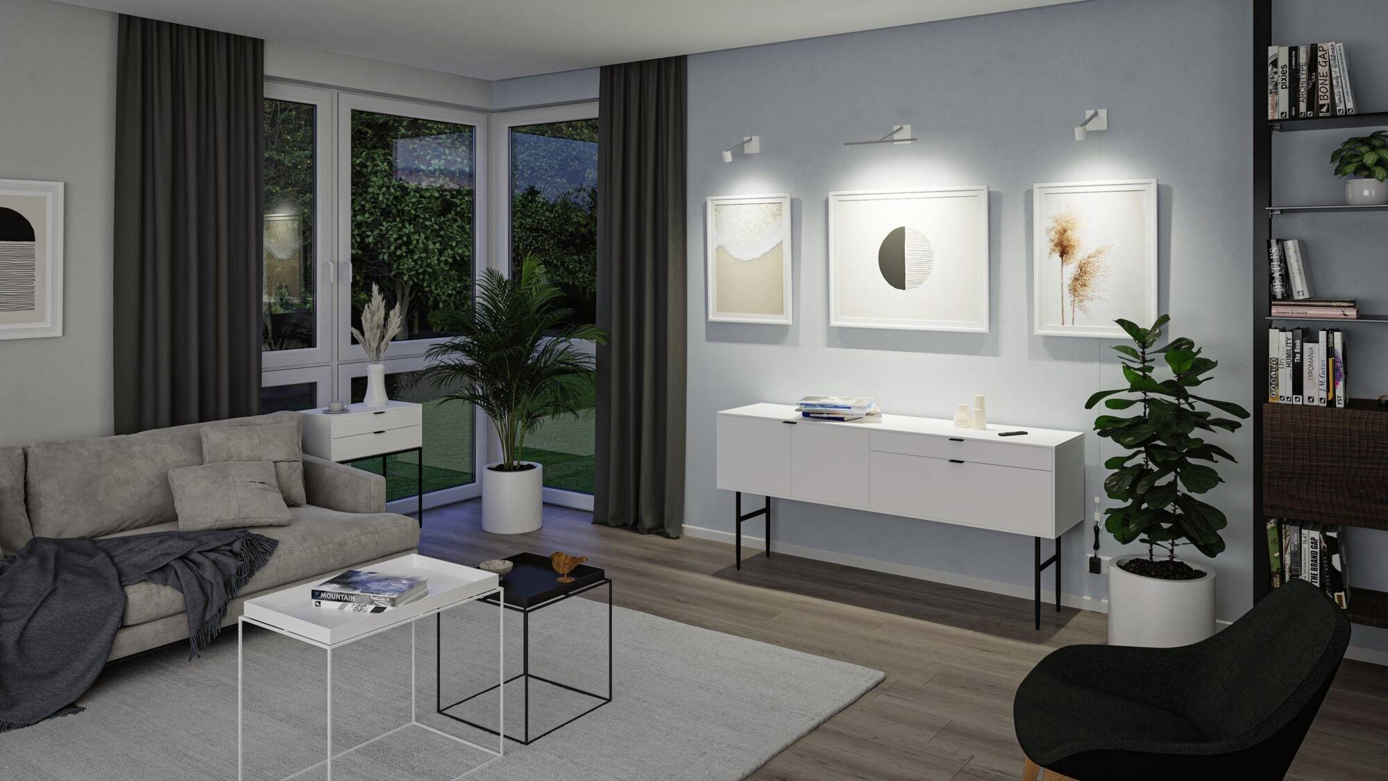 Soggiorno con arredamento moderno, divano grigio, mobili bianchi e piante. Sulla parete sono appesi dipinti astratti sotto illuminazione a spot.