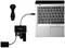 Laptop con hub USB Kensington collegato, al quale sono connessi diversi dispositivi USB e un puntatore laser.
