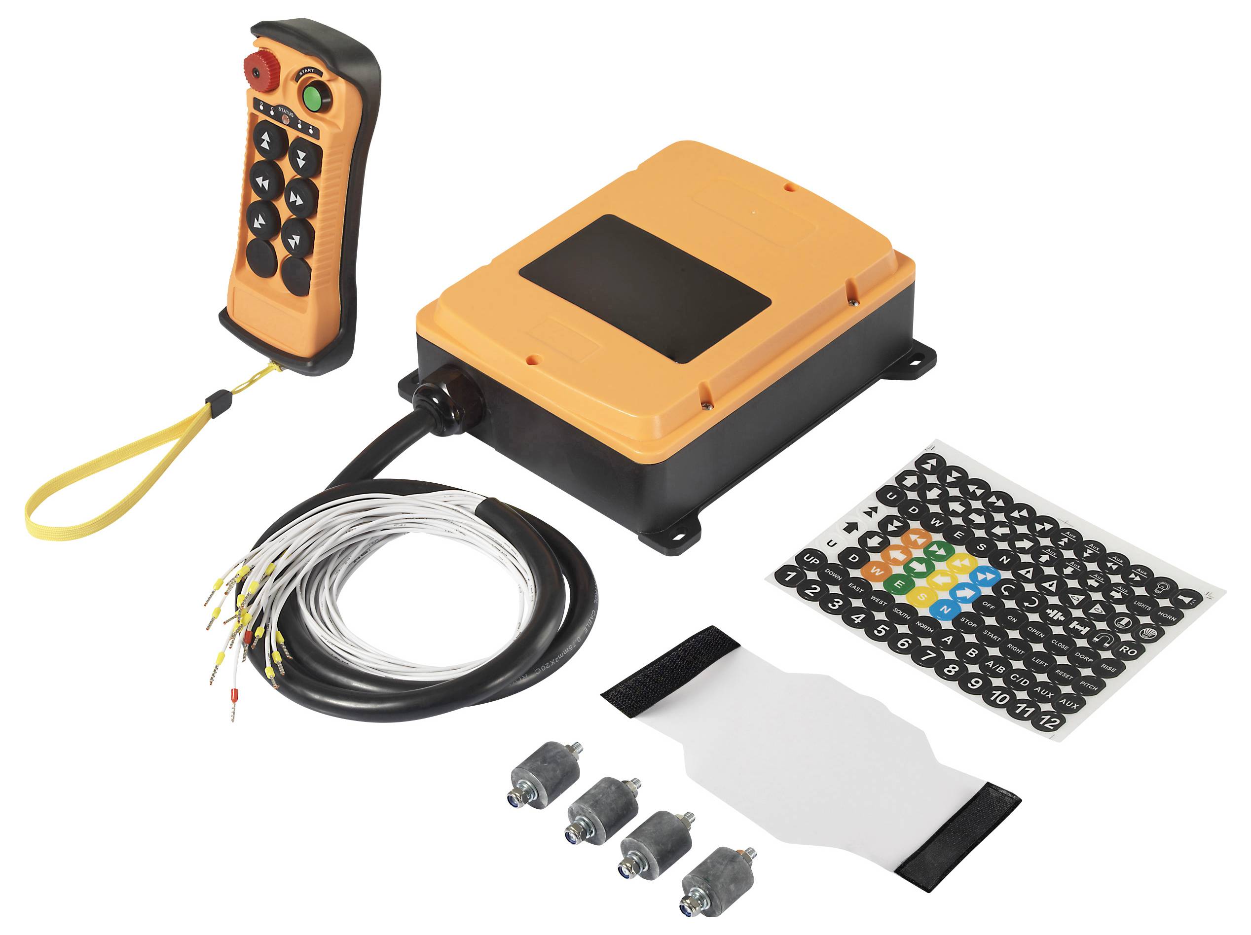 Un set di dispositivi di controllo arancione e nero con telecomando, cavi, adesivi e componenti accessori, per il controllo di macchine.