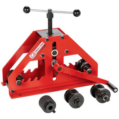 Macchina rossa per piegare tubi con manovella manuale e tre rulli intercambiabili. Meccanismo per la curvatura di tubi metallici.