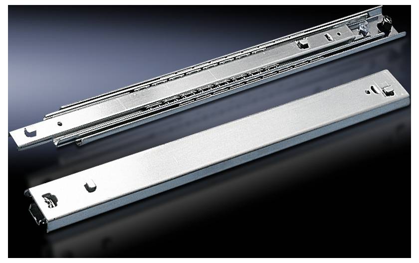 Due guide per cassetti in argento poggiano su uno sfondo nero, una sopra l'altra, leggermente aperte.