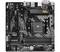 L'immagine mostra una scheda madre Gigabyte Ultra Durable con socket AM4, quattro slot per memoria DDR4 e multiple opzioni di connettività.