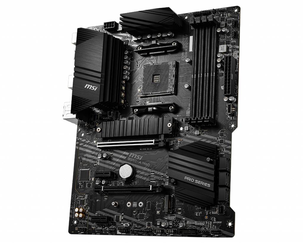 Scheda madre MSI nera con diversi slot PCIe e connettori, appartenente alla serie PRO. Motherboard per l'assemblaggio del computer.