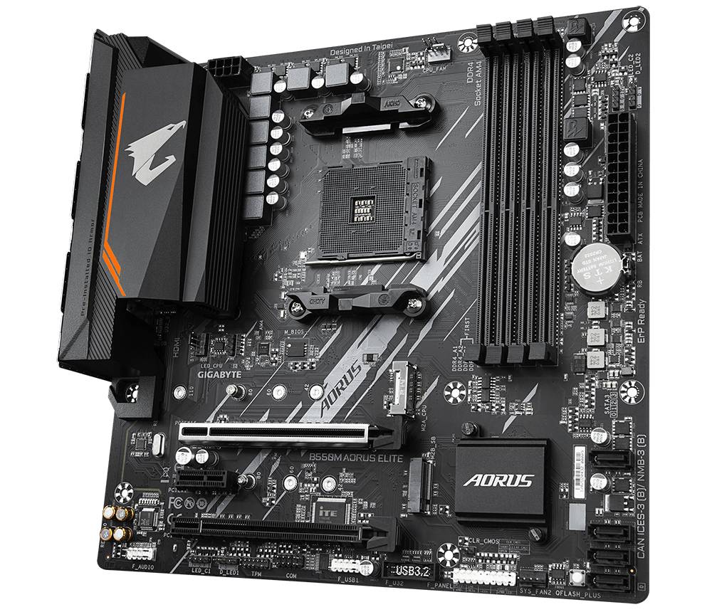 Vista di una scheda madre con diversi slot e connettori, idonea per componenti del computer come RAM, CPU e scheda grafica.