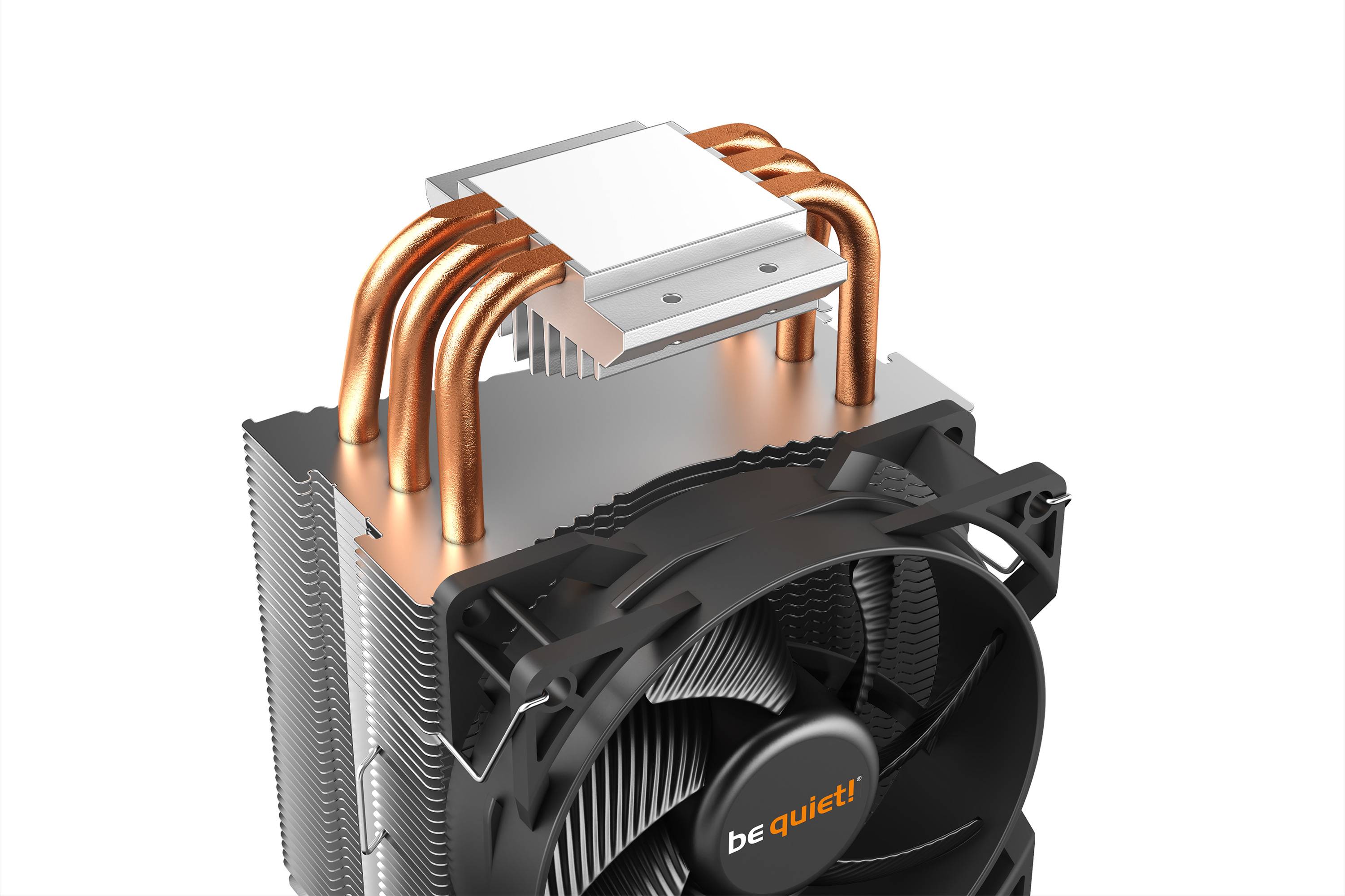 Radiatore ad aria con heat pipe in rame e ventola del marchio 'be quiet!'. Ottimizzato per un funzionamento silenzioso all'interno di case per computer.