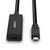 Un adattatore USB-C con cavo e connettore, con un connettore femmina a sinistra e un connettore maschio USB-C a destra, su sfondo bianco.
