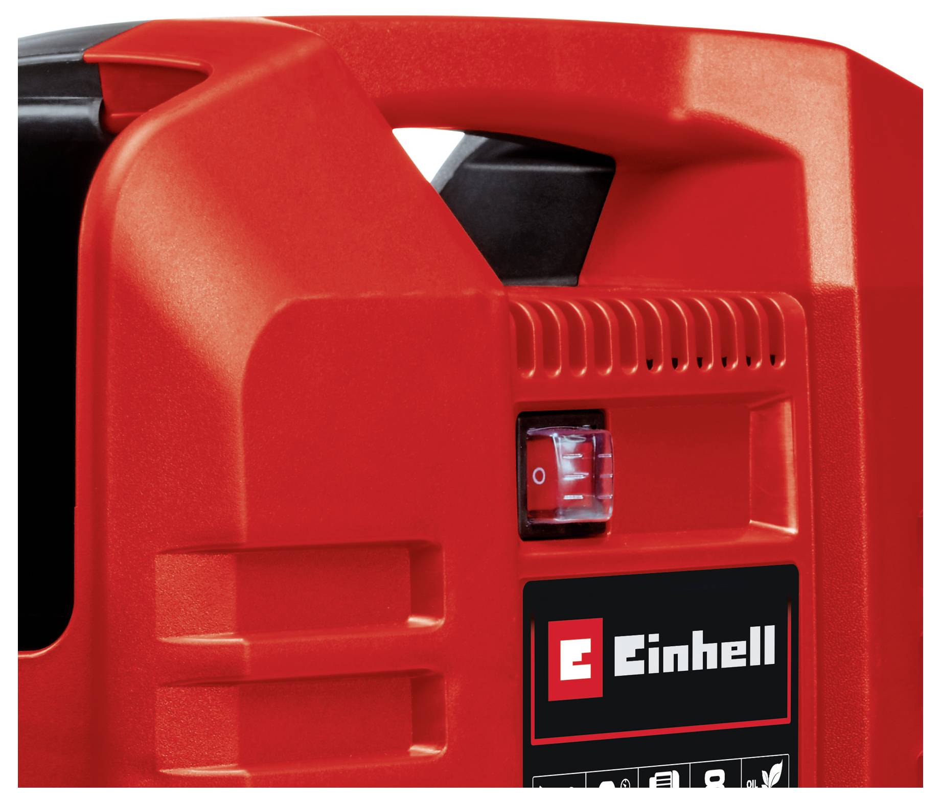 Primo piano di un utensile elettrico Einhell rosso o di un pacco batteria con visibile interruttore acceso/spento ed etichetta del marchio.
