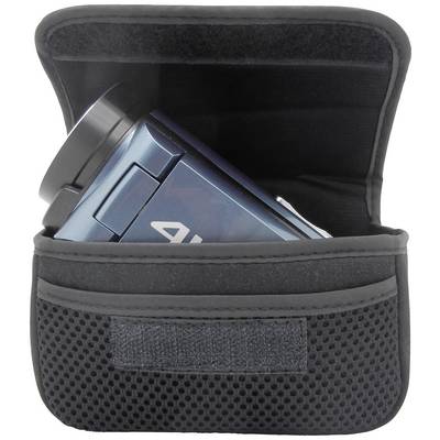 Una fotocamera digitale blu è inserita in una custodia nera aperta. La custodia ha una tasca in rete sul lato anteriore.
