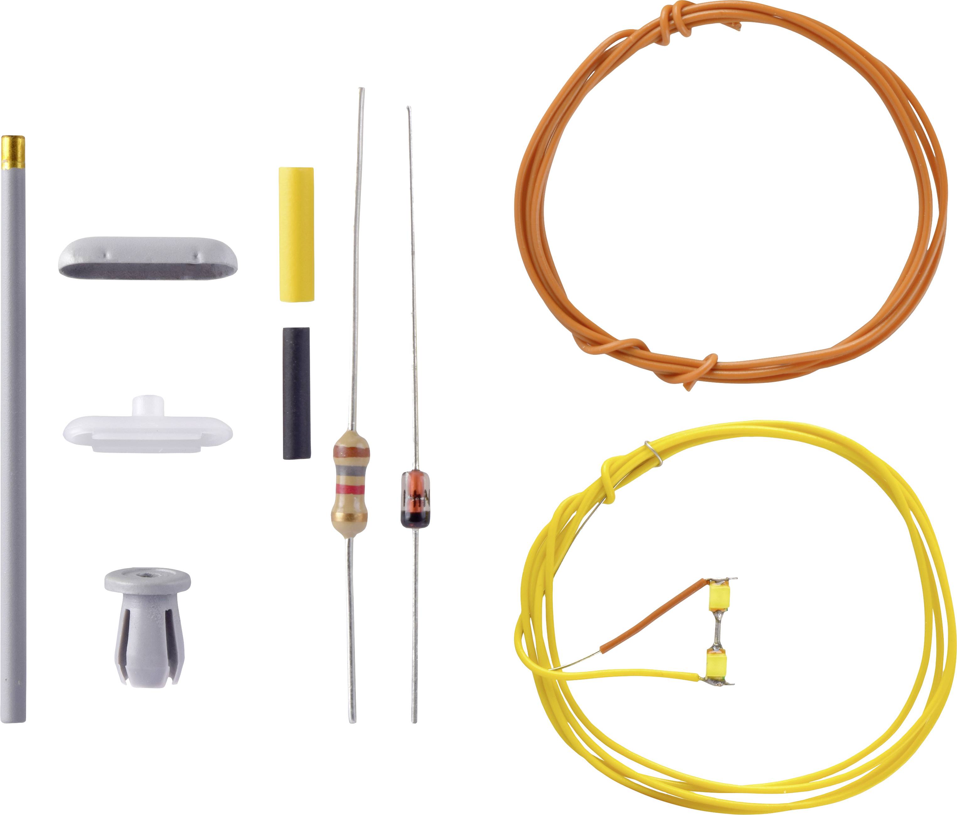 Un kit con vari componenti elettronici: resistenze, fili arancioni e gialli, nonché guaine in plastica e piedini metallici.