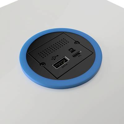 Una porta USB incorporata in una cornice circolare blu su una superficie bianca, idonea per il trasferimento dati e la connessione di alimentazione.