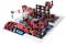 Modellismo robotico con componenti rosse e nere, costruito con blocchi e cavi su sfondo bianco, che mostra componenti tecniche e meccaniche.