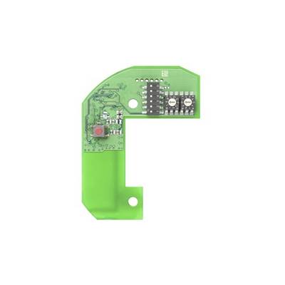 Circuito stampato verde elettronico con un pulsante rosso e componenti nere sul lato superiore.