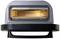 Un forno elettrico con la porta aperta e l'interno illuminato. Ideale per cuocere o riscaldare cibi in cucina.